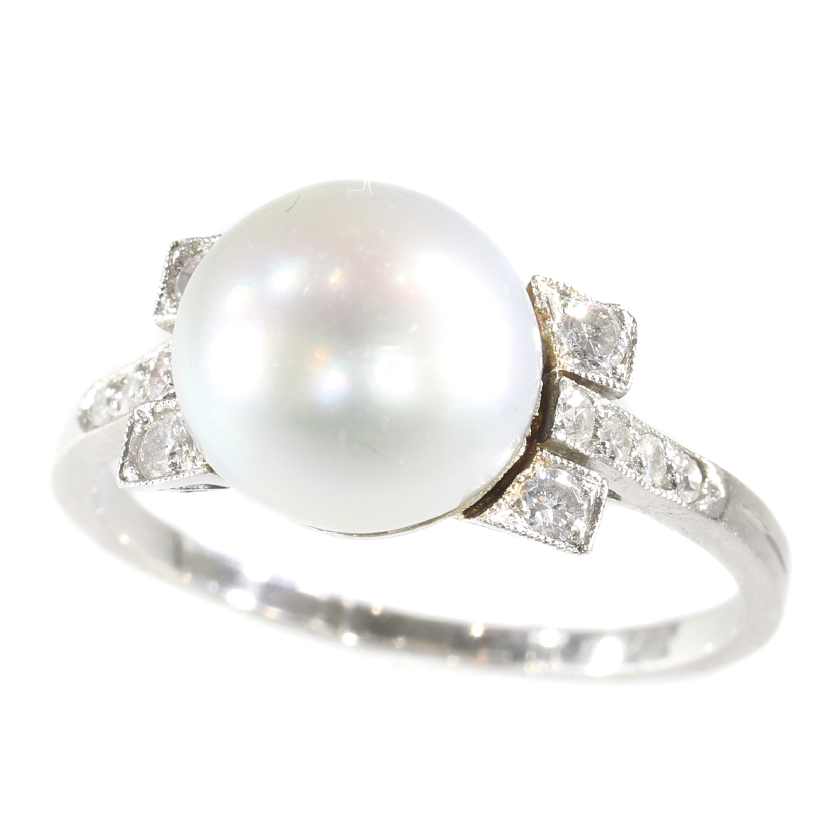 Art Deco ring with large pearl and diamonds